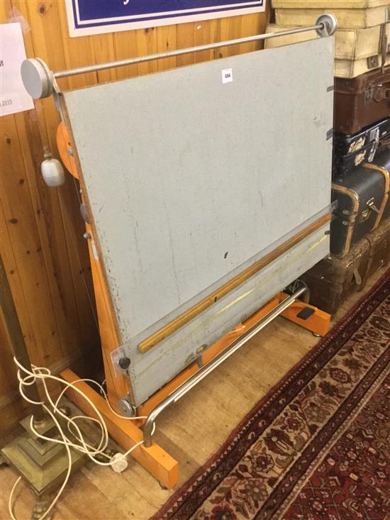 Draughtsmans screen with lamp